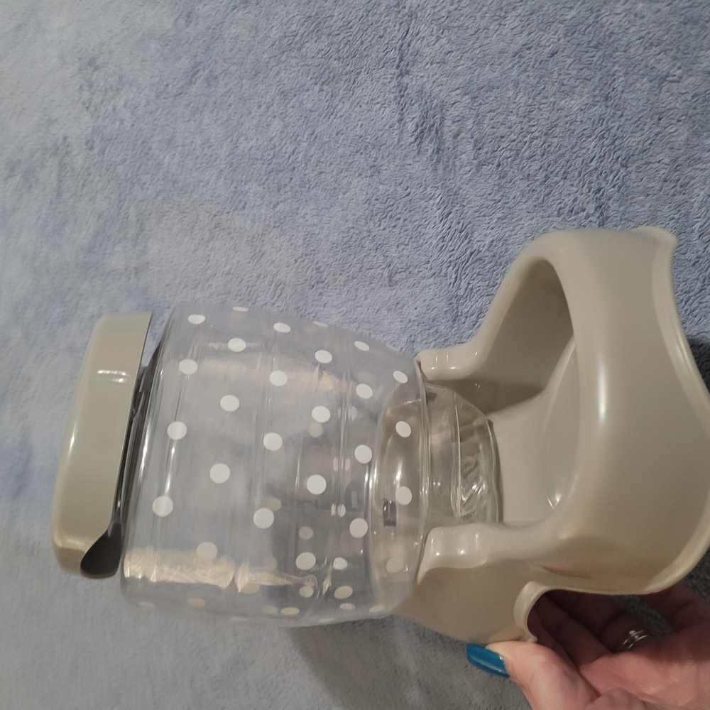 Polka Dot Pet Feeder with Gray Base